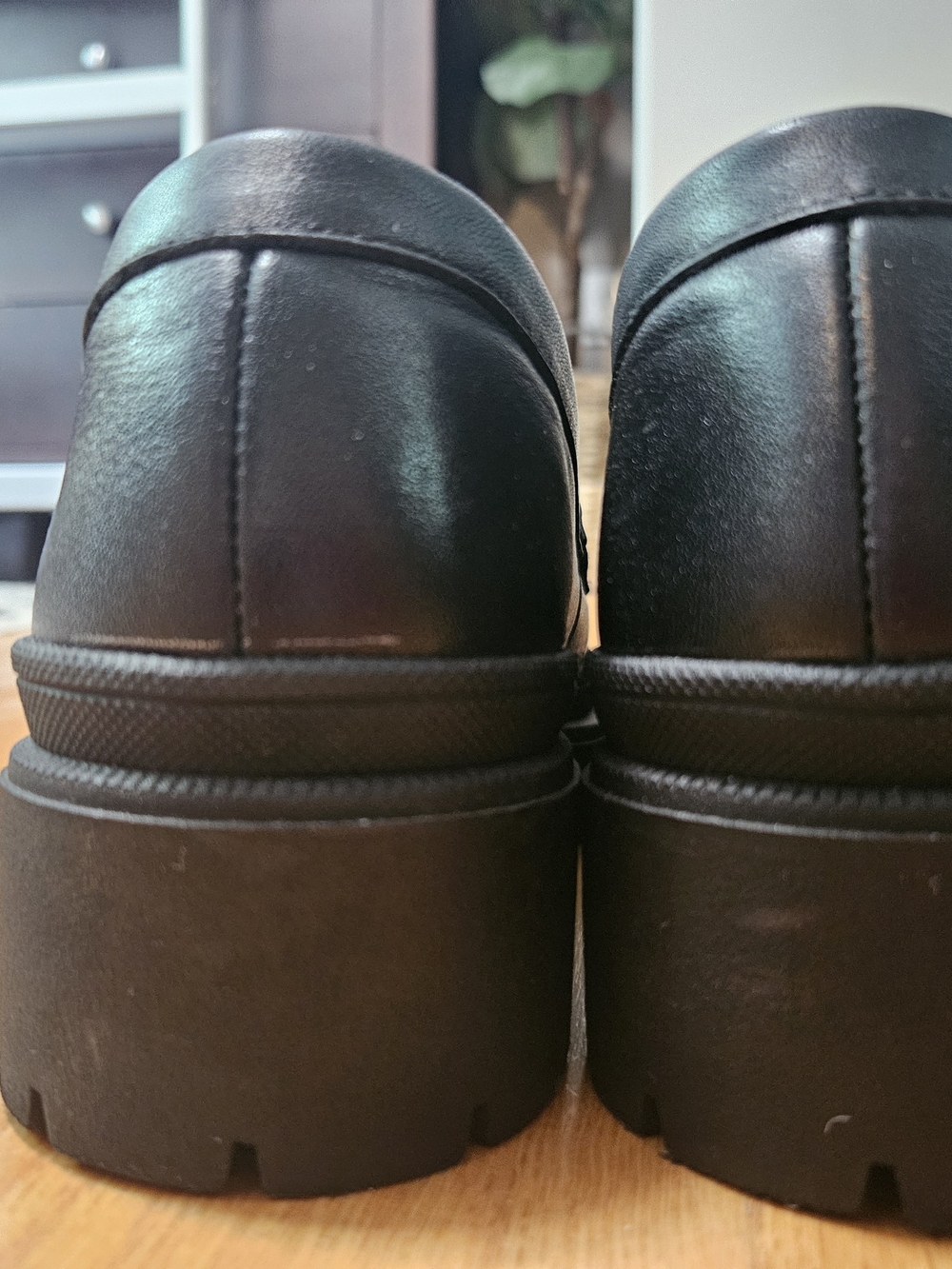 Patina Women's Black Leather Penny Loafers - Picture 6 of 8